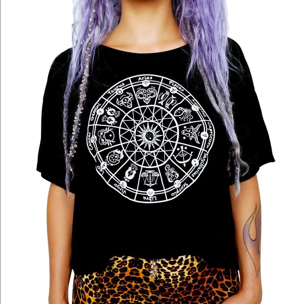 Zodiac crop top by artist @rosariopsy